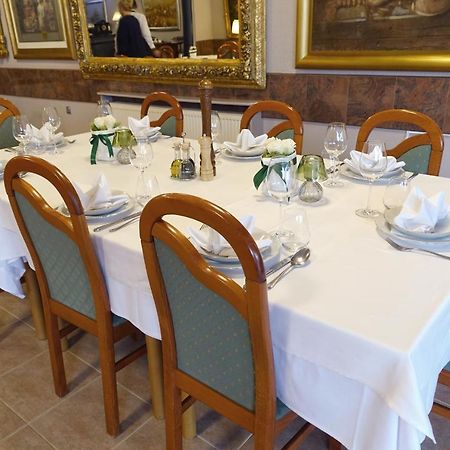 Hotel Vila Tina Zagreb Exteriör bild