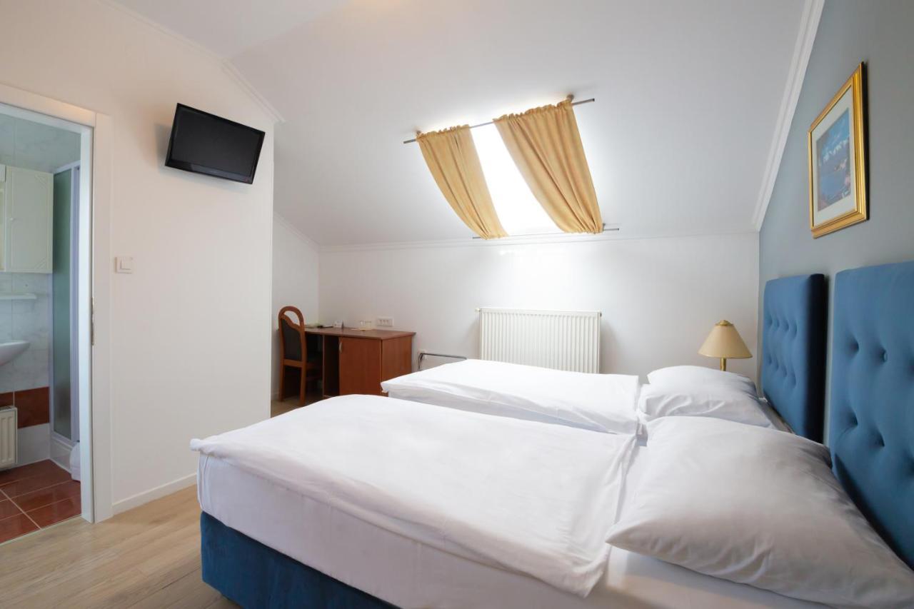 Hotel Vila Tina Zagreb Exteriör bild