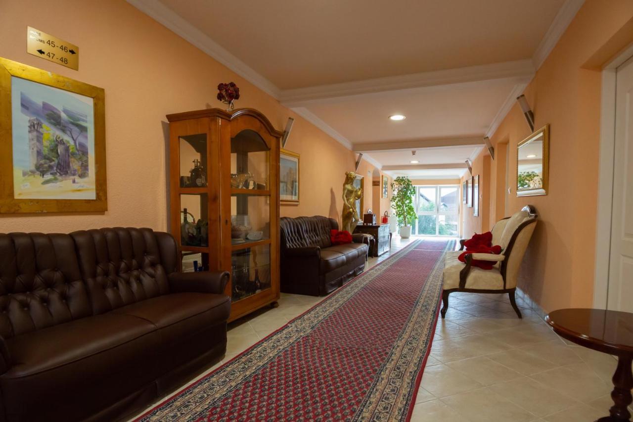 Hotel Vila Tina Zagreb Exteriör bild