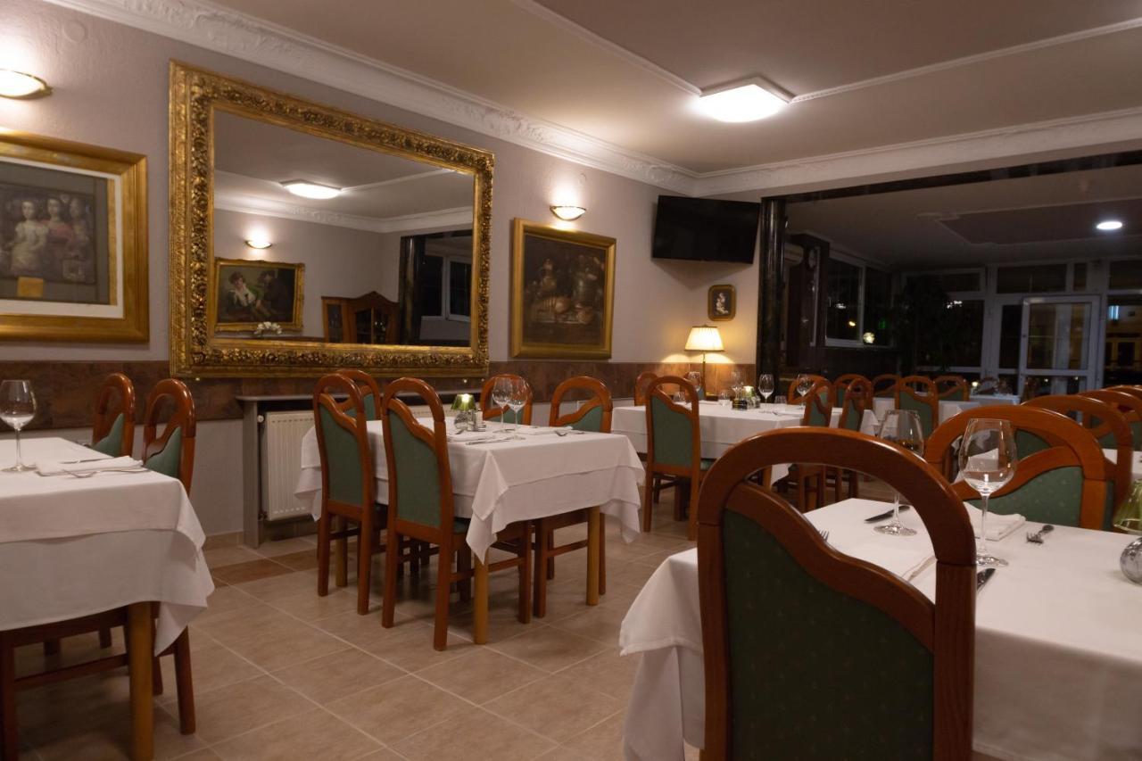 Hotel Vila Tina Zagreb Exteriör bild