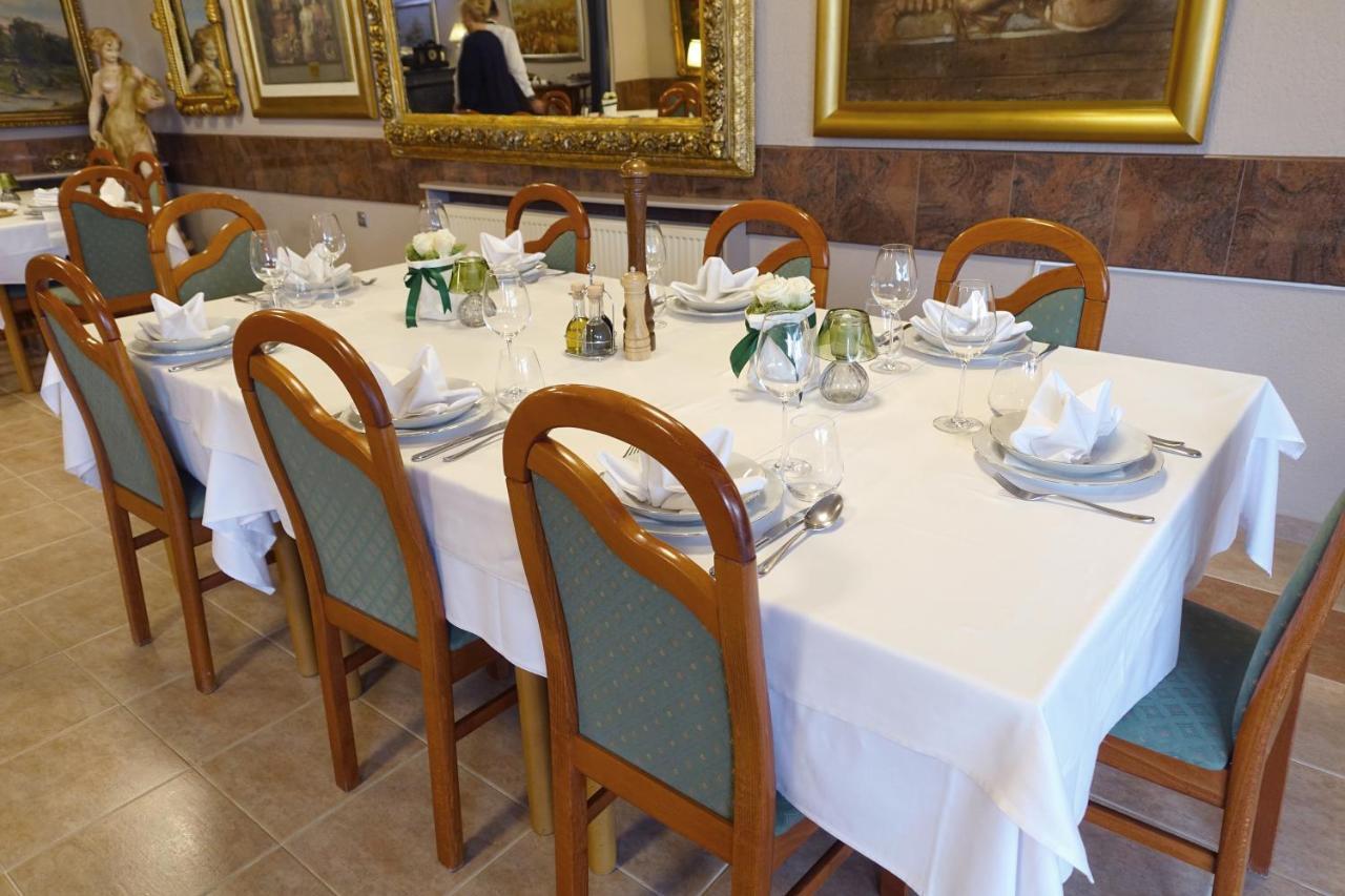 Hotel Vila Tina Zagreb Exteriör bild